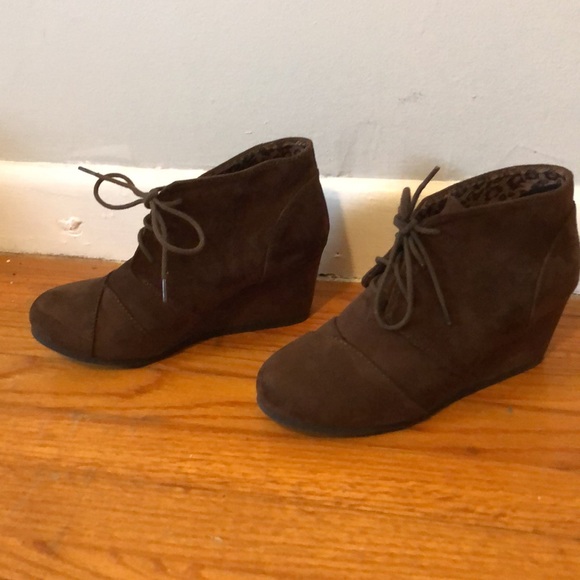 Dark brown lace up bootie - Picture 2 of 5